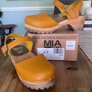 MIA FREJA Clogs Size 7
